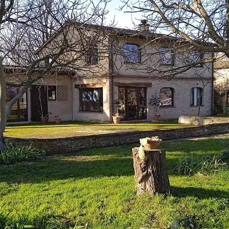 Casale Sul Clitunno Κατάλυμα σε φάρμα