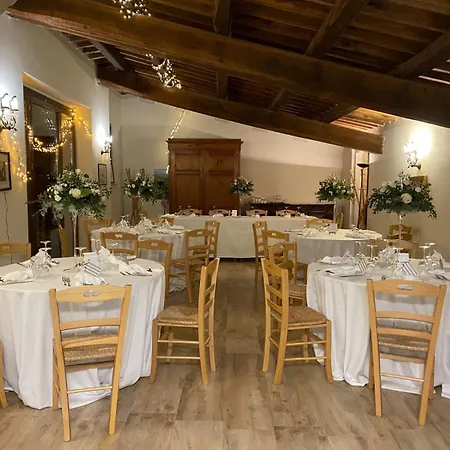 Casale Sul Clitunno Κατάλυμα σε φάρμα *